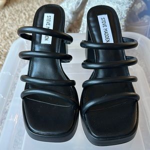 Steve Madden “observe” sandal. Brand new. Size 6.